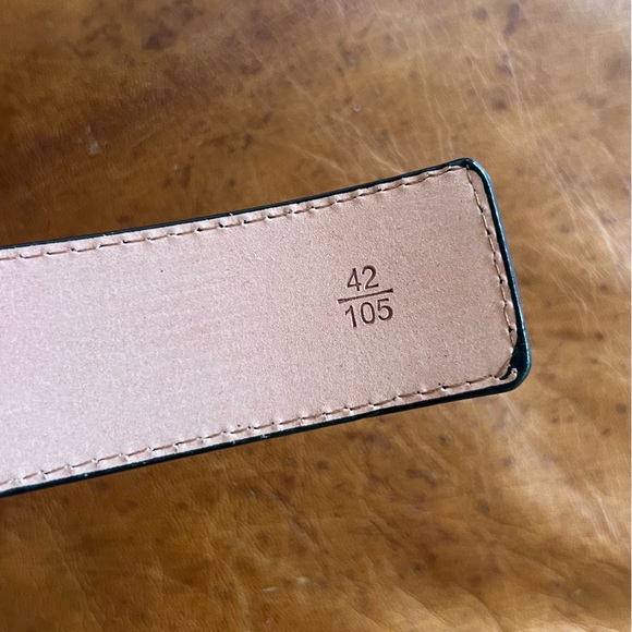 LV black leather with gold hardware logo belt size 105cm - Picture 3 of 6